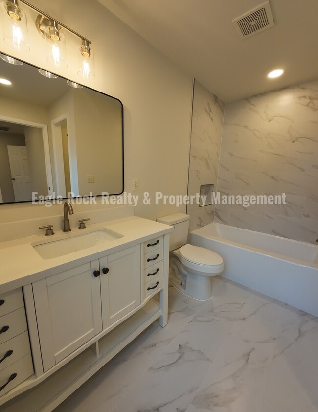 Building Photo - 1369 E 67th St
