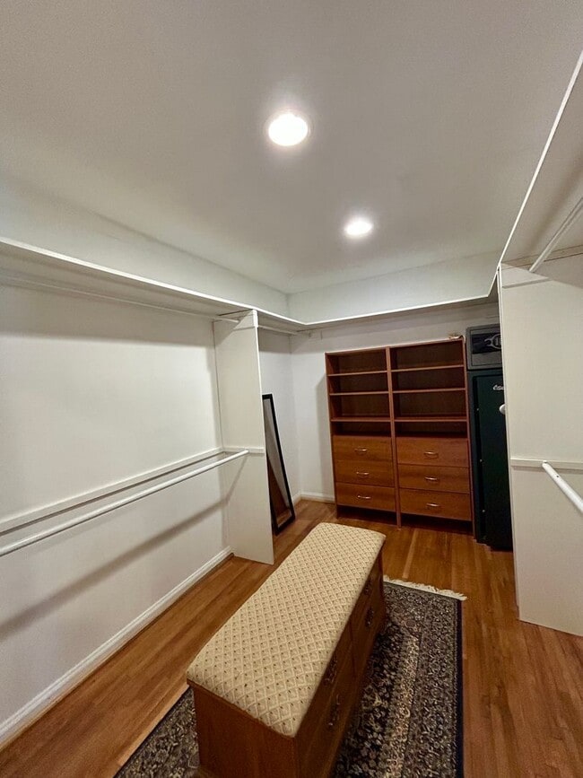 Building Photo - Absolutely gorgeous, remodeled home in beautiful location in Midtown Tulsa