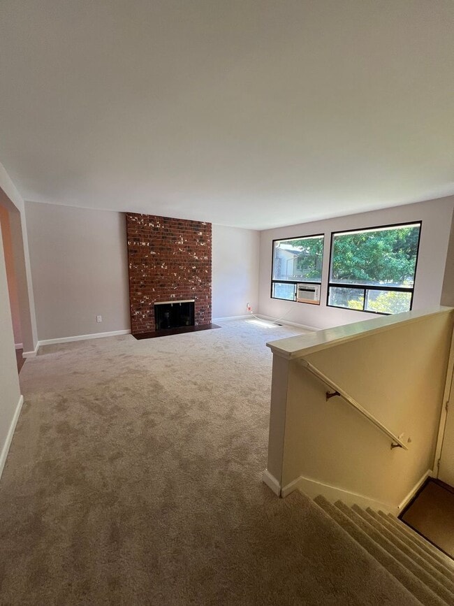 Building Photo - Finn Hill neighborhood Kirkland!