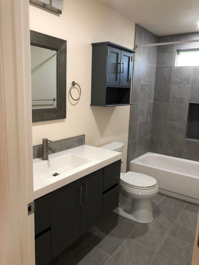 Building Photo - Live in Comfort and Style in the Heart of ...