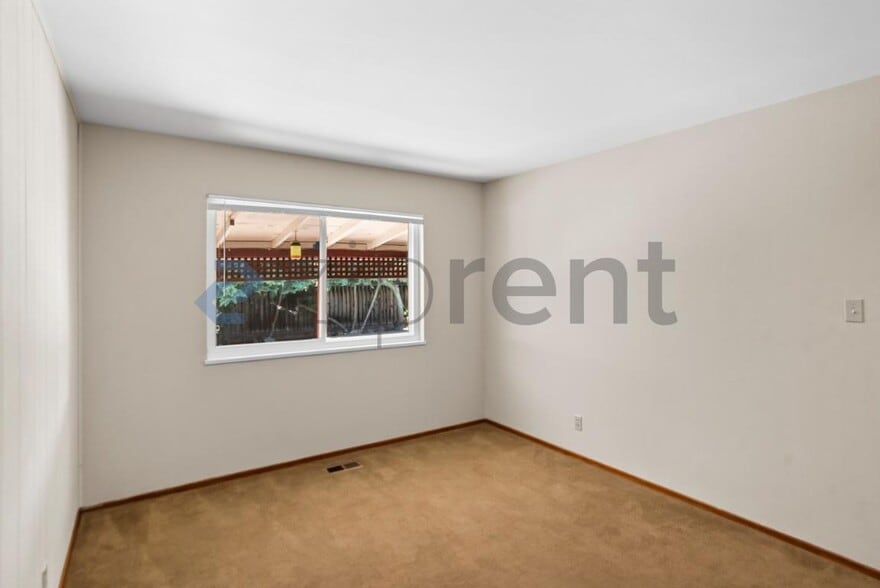 Building Photo - Unit