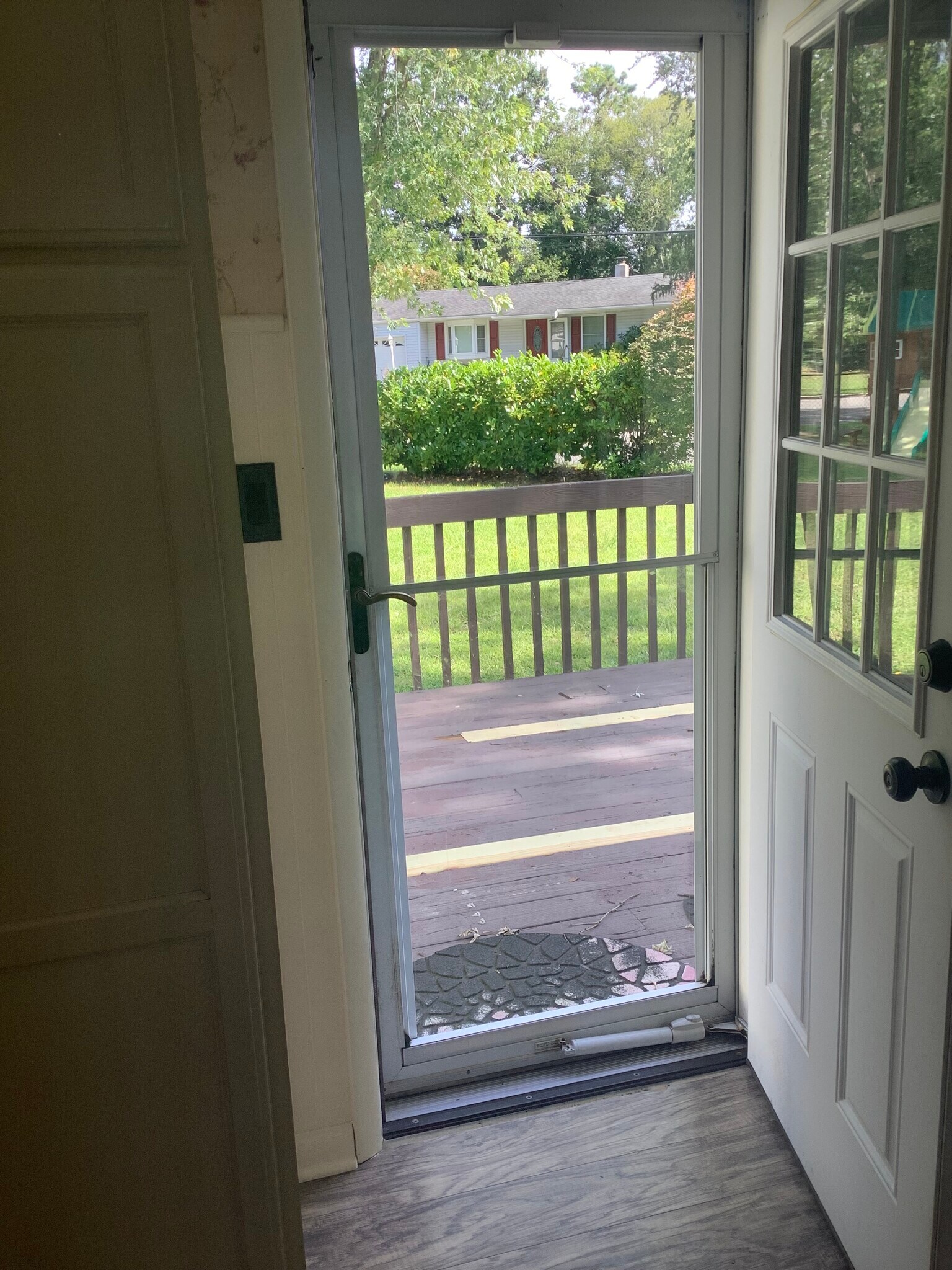 Access to back deck - 6 Redwood Rd