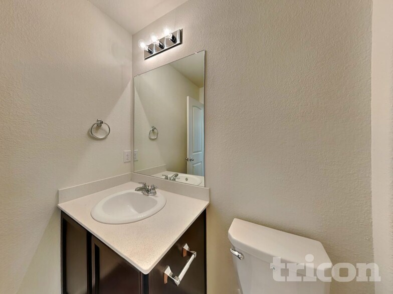 Building Photo - 5632 McClelland St