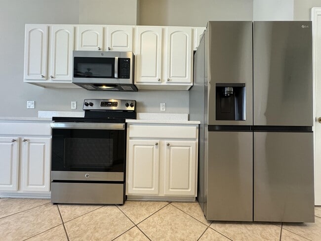 Building Photo - 12965 Langstaff Dr