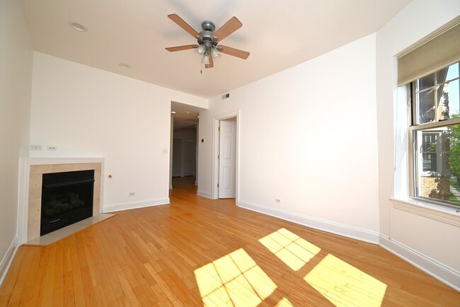 Building Photo - 7404 N Oakley Ave