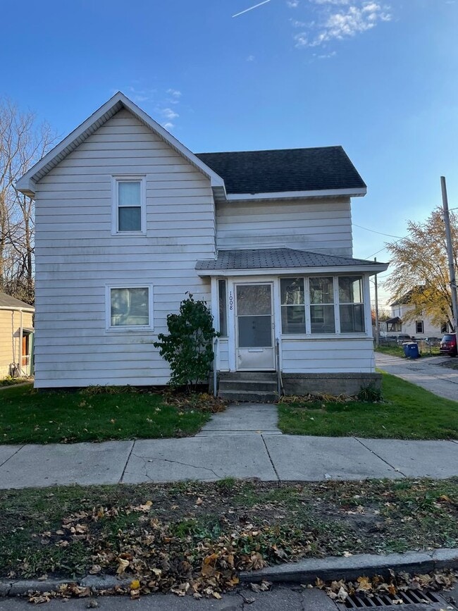 Building Photo - Lovely 4 Bedroom John Ball Park