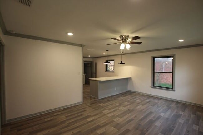 Building Photo - Tour Today! Updated 3 Bed 2 Bath Rental! S...