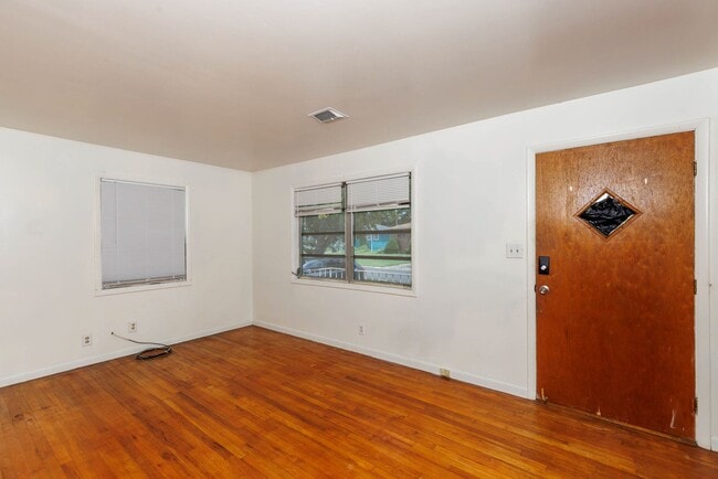 Building Photo - 3/2 Near Downtown and Homewood