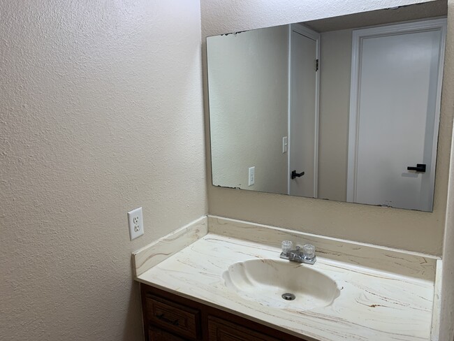 Upstairs Bathroom - 1435 Northglen St