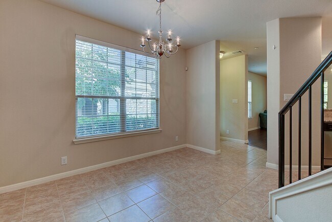 Building Photo - Immaculately Maintained 2/2.5 Townhome In ...
