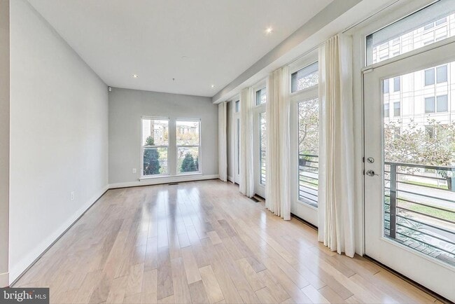 Building Photo - 1458 Piccard Dr