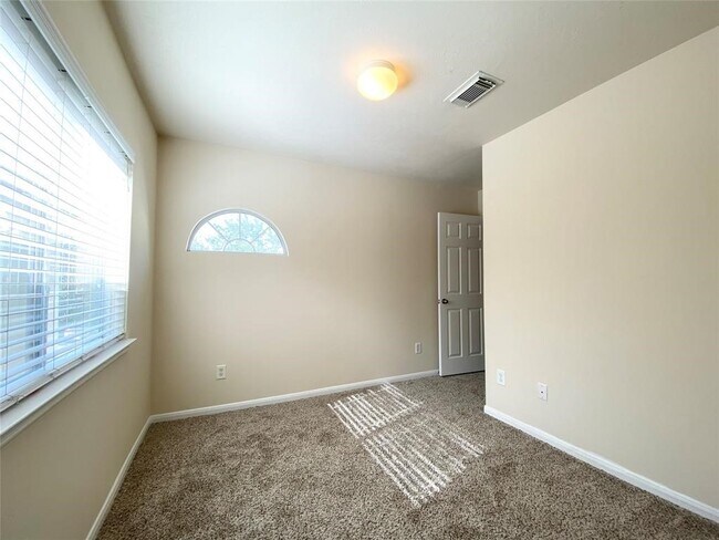 Building Photo - 3643 Windmill Village Dr