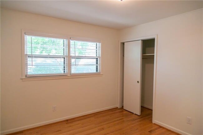 Building Photo - 1547 Delia Dr