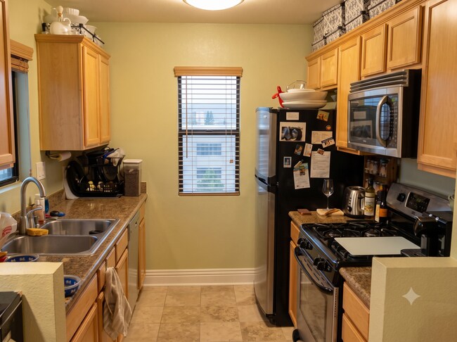 Building Photo - Jade Coast Gem 1bd 1ba Upper Condo Unit