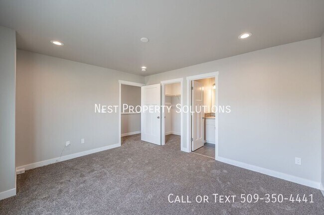 Building Photo - 651 Hargraves Ave NE