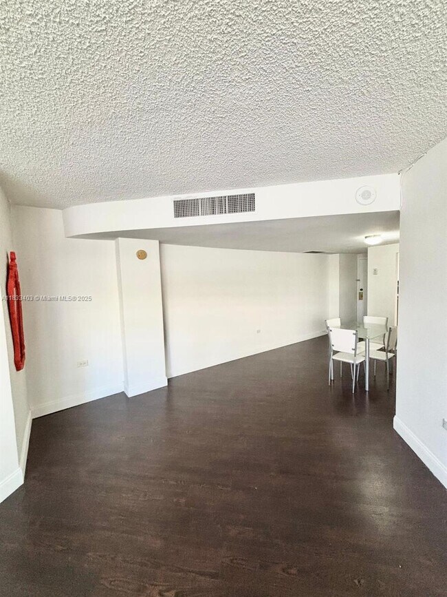 Building Photo - 801 Brickell Bay Dr