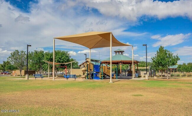 Building Photo - 388 E Palomino Way