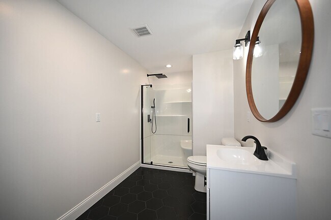 Building Photo - Beautiful 4 Bedroom, 3 Bath, Single Family...