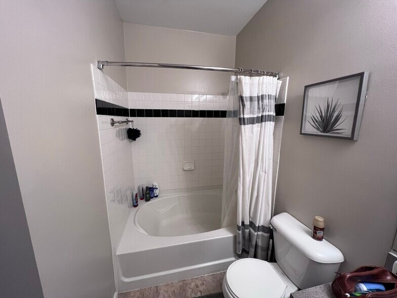 Building Photo - 1000 Providence Plz