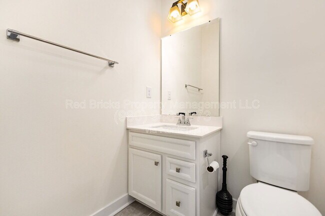 Building Photo - 6122 Cleburne Ct