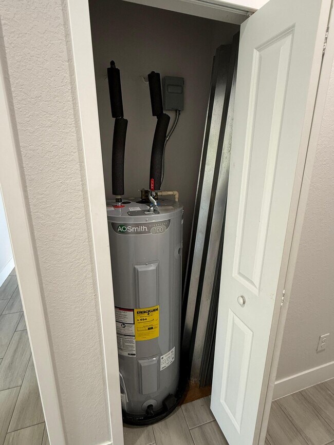 Building Photo - 4800 15th St SW