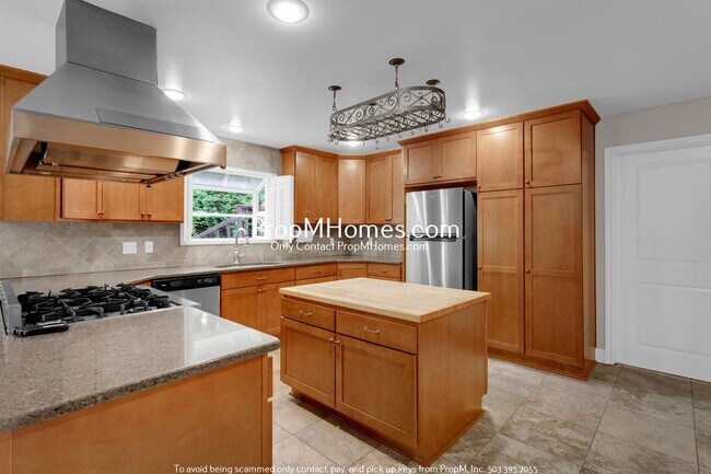 Building Photo - Stylish Updated Four Bedroom Home in Beaverton!