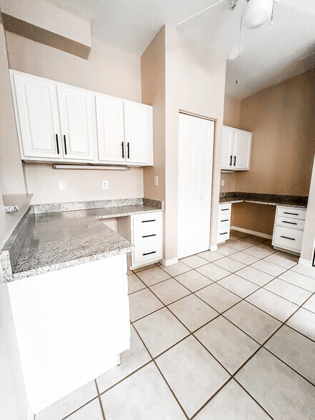 Building Photo - 5035 Sunridge Palms Dr