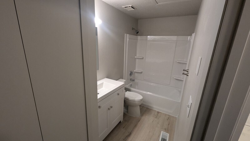 Building Photo - 600 N 2450 E