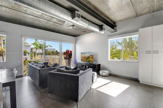 Building Photo - 110 SE 2nd St