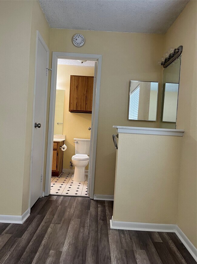 Building Photo - 3919 Fairmont Pkwy