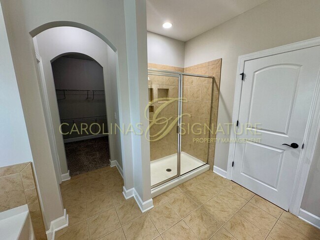 Building Photo - Spacious 5BR/5BA Home in Indian Lands Wake...