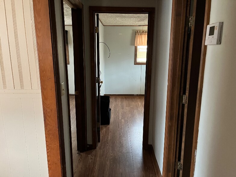 Building Photo - 550 Hopkins Rd