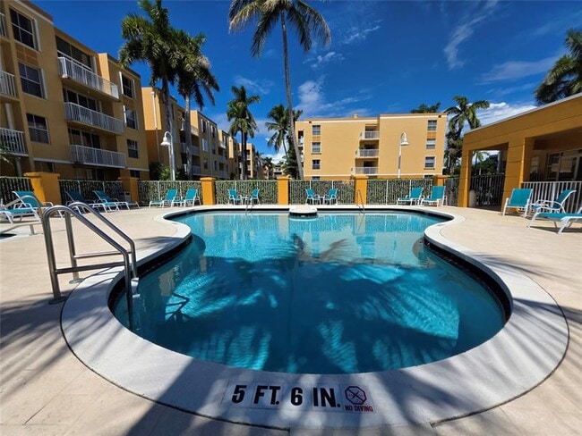 Building Photo - 1350 SE 3rd Ave