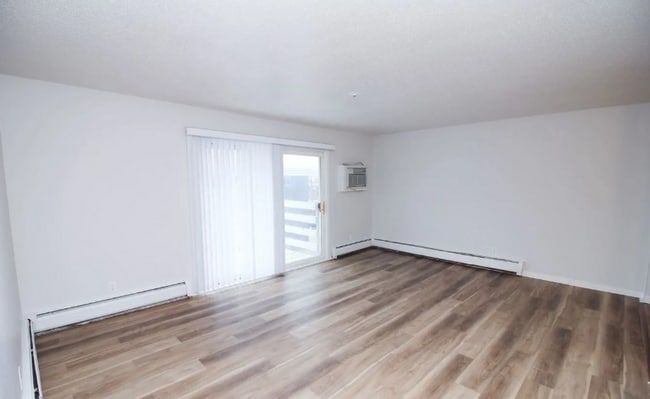 Building Photo - Renovated 2 Bedroom Downtown Sioux Falls!