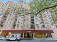 Building Photo - This beautiful 1 bed, 1 bath condo with ov...