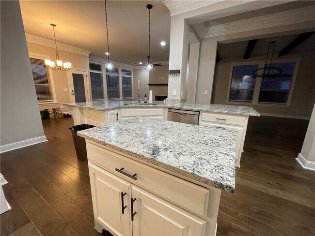 Building Photo - 1506 SW Edinburgh Ave