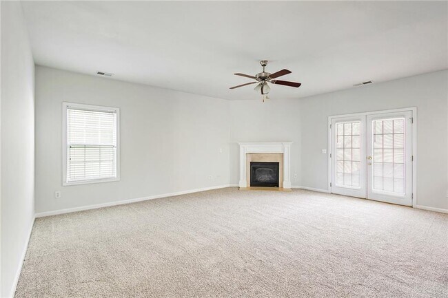 Building Photo - 34 Persian Ivy Way