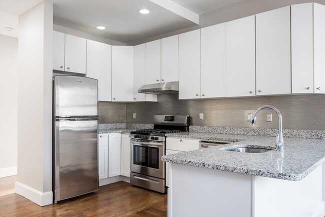 Building Photo - 534 Tremont St