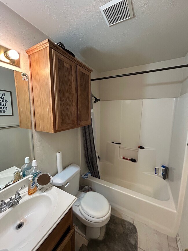 Building Photo - 815 Ave A