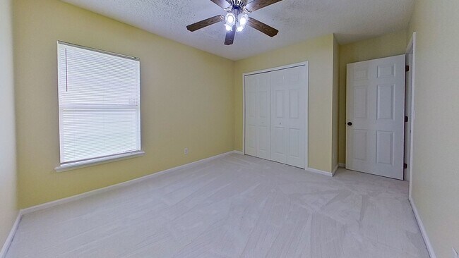 Building Photo - Welcome home - Charming 3 Bedroom in Hatton Chase!