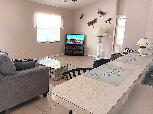 Building Photo - 4550 Fernway Dr