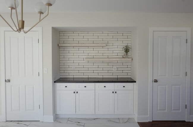 Building Photo - 818 Francis Pl