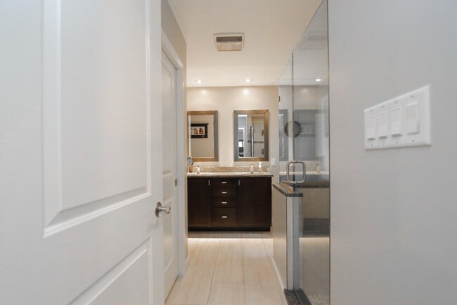 Building Photo - 22 Allen St