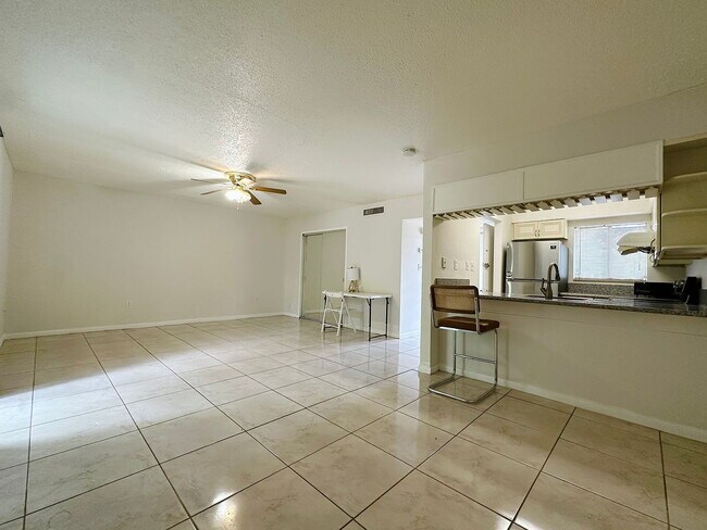 Building Photo - "Cozy 1-Bedroom Gem with Elegant Hardwood ...