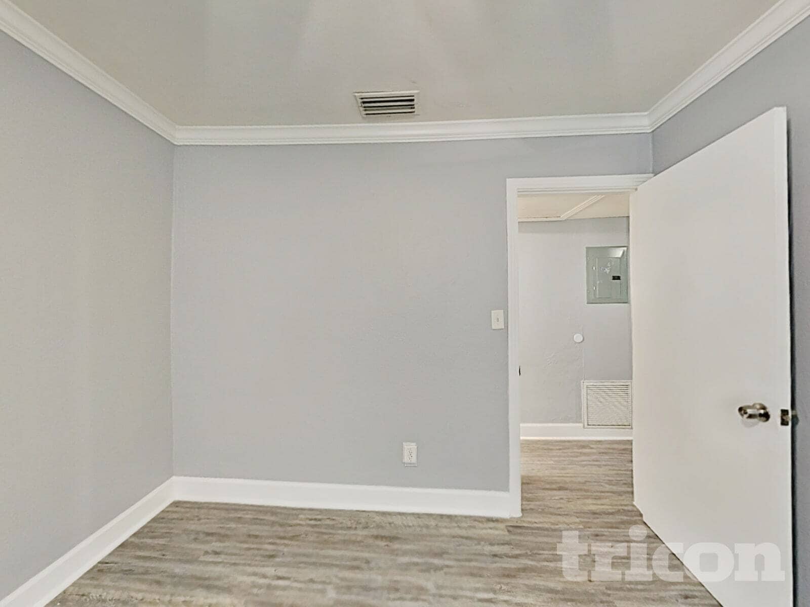 Building Photo - 225 W King St