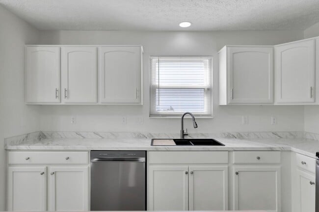 Building Photo - 3115 Omega Dr