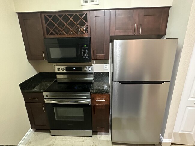 Building Photo - 2831 N Oakland Forest Dr