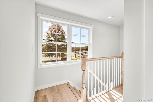 Building Photo - 670 E Main St