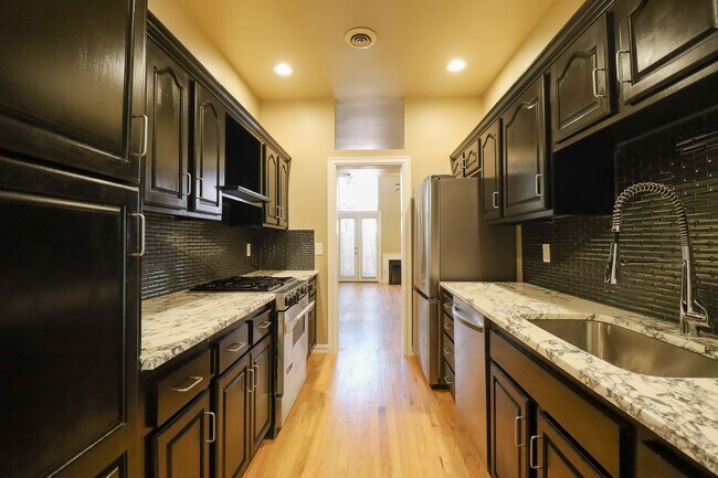 Building Photo - 1 Bed | 1.5 Bath Near Downtown Tulsa!