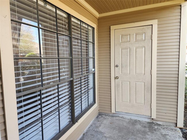 Building Photo - 1311 Antoine Dr